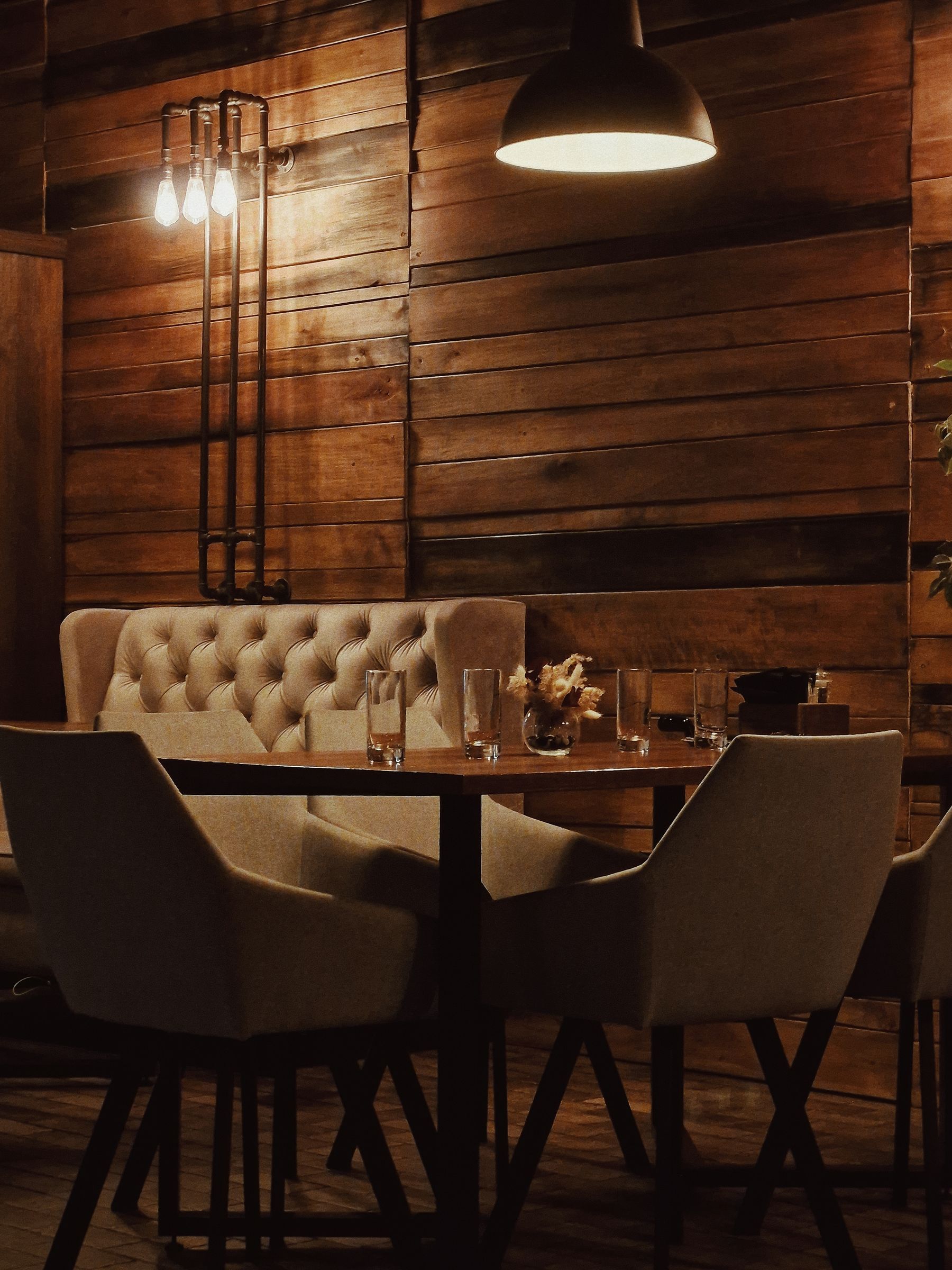 Reservado del comedor de Mr. Chen en tonos crema